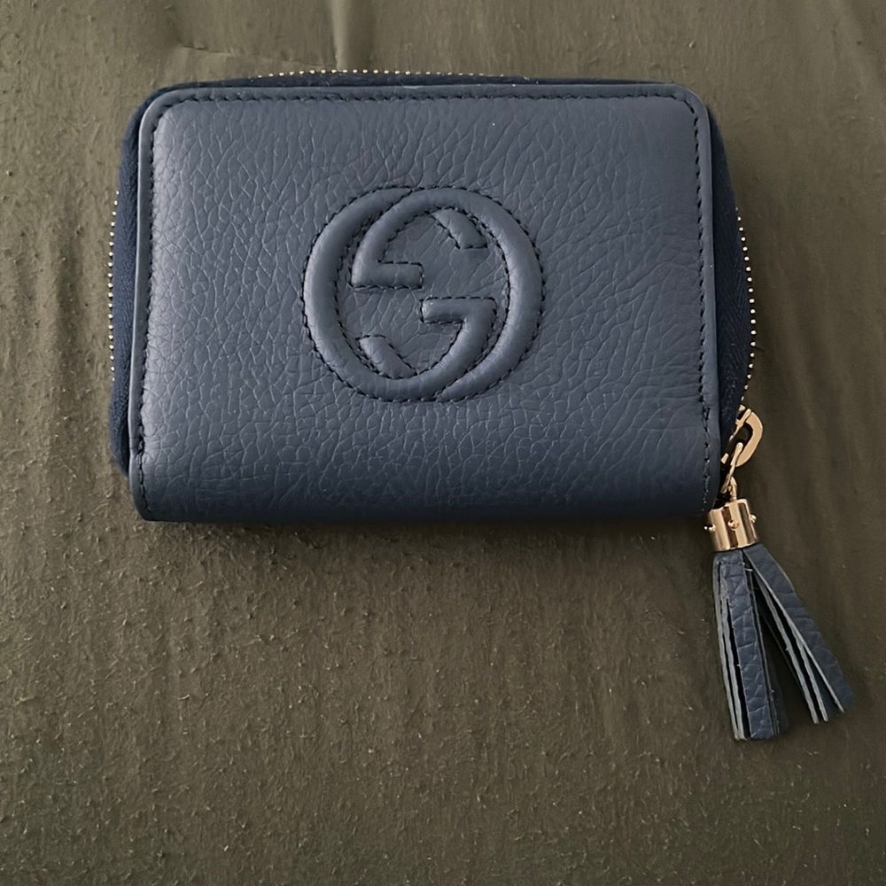 Gucci zip around wallet
